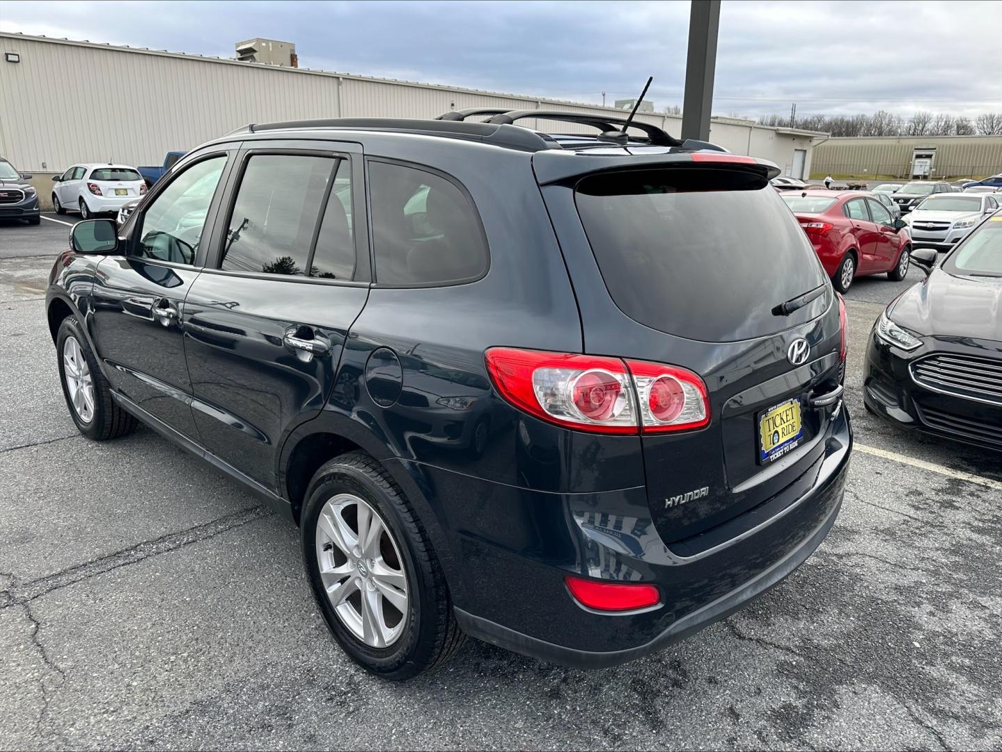 2011 BLUE Hyundai Santa Fe Limited 2.4 FWD (5XYZK3AB3BG) with an 2.4L L4 DOHC 16V engine, 6-Speed Automatic transmission, located at 1254 Manheim Pike, Lancaster, PA, 17601, (717) 393-9133, 40.062870, -76.323273 - Photo#6